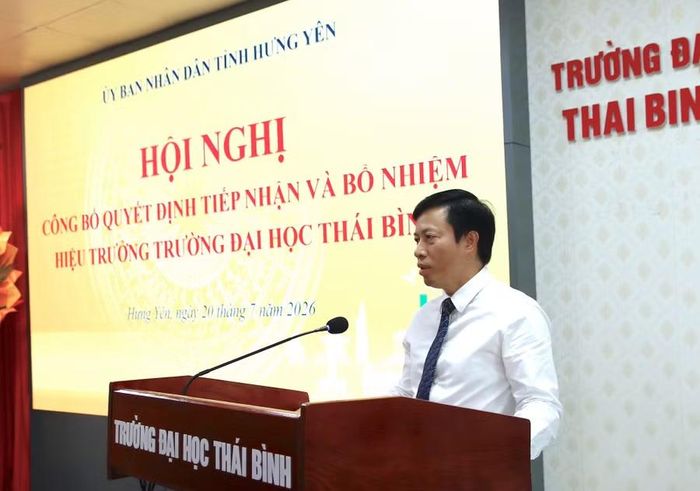 Phó Chủ tịch UBND tỉnh Hưng Yên Lại Văn Hoàn phát biểu giao nhiệm vụ.