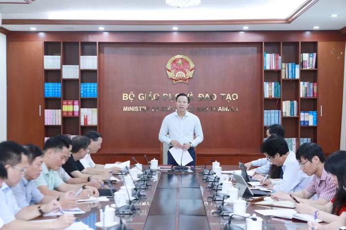 Thứ trưởng Đoàn Trung Kiên phát biểu kết luận cuộc họp.