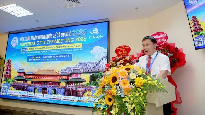 GS.TS Phạm Như Hiệp – Giám đốc Bệnh viện Trung ương Huế phát biểu khai mạc Hội thảo.