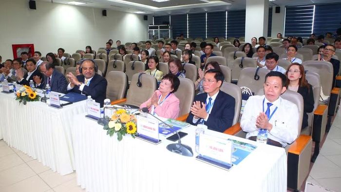 Các đại biểu trong nước và quốc tế tham dự Hội thảo.
