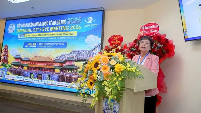 GS.TS Tôn Thị Kim Thanh – Chủ tịch Hội Nhãn khoa Việt Nam phát biểu.