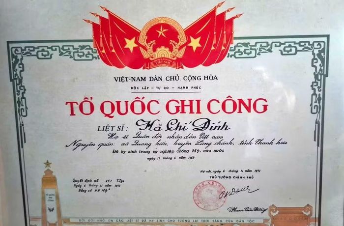 Bằng Tổ quốc ghi công liệt sĩ Hà Chí Đính.