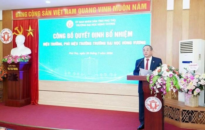 TS. Đỗ Khắc Thanh - Hiệu trưởng Trường Đại học Hùng Vương phát biểu.