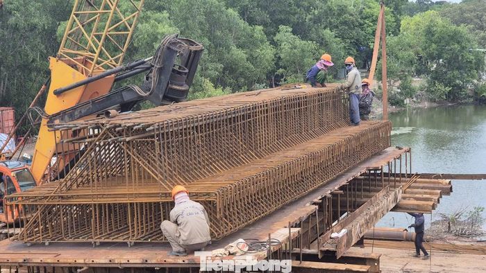Các nhà thầu huy động tối đa nhân công, nguyên vật liệu đảm bảo thi công kịp tiến độ hoàn thành vào cuối năm 2026.