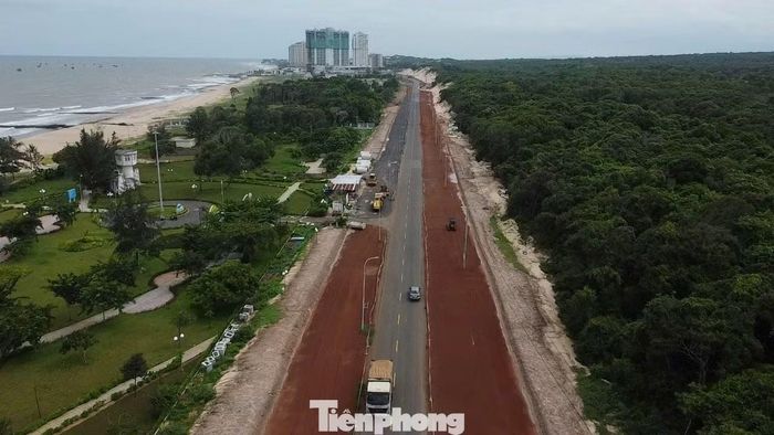 Dự án nâng cấp, mở rộng tuyến đường ĐT994 được chia thành nhiều dự án thành phần, trong đó có 5 dự án do Ban Quản lý dự án chuyên ngành giao thông và dân dụng (UBND TPHCM) làm chủ đầu tư. Dự án có chiều dài gần 77 km, tổng vốn đầu tư hơn 7.000 tỷ đồng.