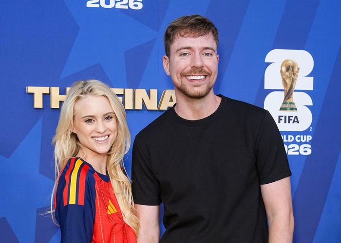 MrBeast và Thea Booysen xuất hiện tại khu vực thảm đỏ trước trận chung kết World Cup 2026. YouTuber nổi tiếng thu hút sự chú ý khi góp mặt trong sự kiện thể thao lớn nhất hành tinh.