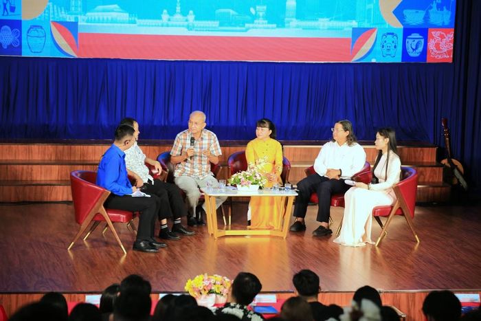 Talkshow với nội dung bàn luận về trách nhiệm của người trẻ nói chung và văn hóa dân tộc.