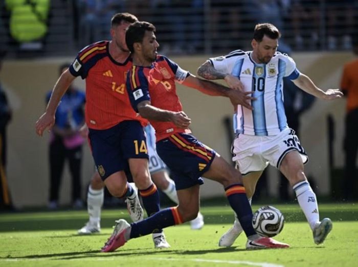 Lionel Messi đã không thể gánh cả Argentina như trước