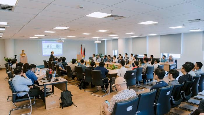Toàn cảnh Tọa đàm "Định hướng và làm chủ công nghệ chiến lược cho công nghiệp bán dẫn tại Việt Nam".