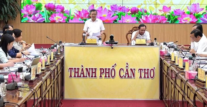 Quang cảnh cuộc họp.