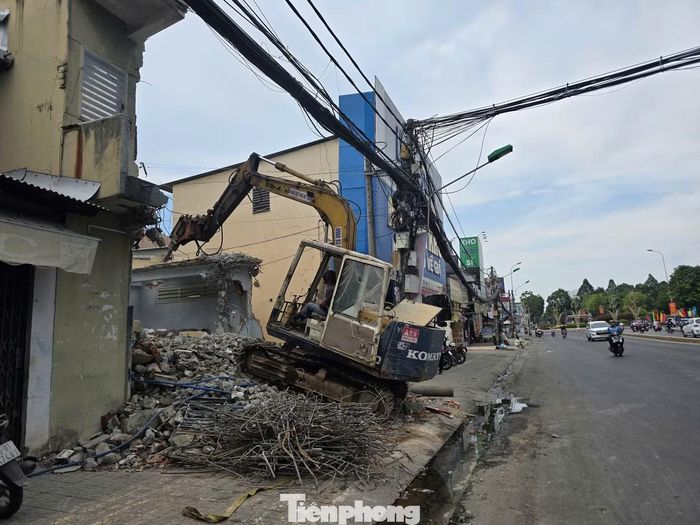 Dự án mở rộng 7km đầu tuyến Quốc lộ 91 có vốn hơn 7.200 tỷ đồng từ ngân sách, nhưng tiến độ rất chậm do vướng mặt bằng.