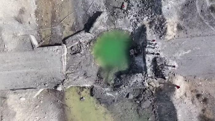 Thiệt hại do các cuộc không kích của Mỹ gây ra đối với các cây cầu ở Bandar Khamir, Iran.