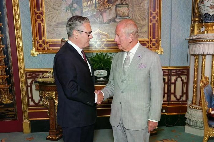 Ông Starmer chính thức đệ đơn từ chức lên Vua Charles. (Ảnh: PA)