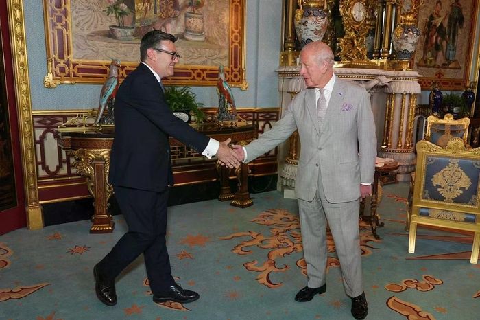 Vua Charles tiếp ông Burnham và đề nghị ông đảm nhiệm chức thủ tướng. (Ảnh: PA)