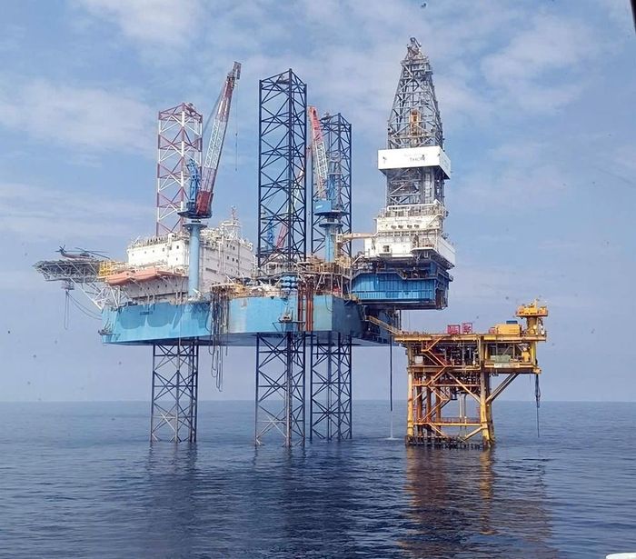 Giàn khoan THOR và Cá Ngừ Vàng trước khi khoan giếng 5X