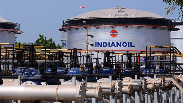 Các tập đoàn Rosneft, Gazprom Neft và Lukoil đã liên hệ với cả doanh nghiệp nhà nước và tư nhân của Ấn Độ để mua thêm xăng. (Ảnh: RT)