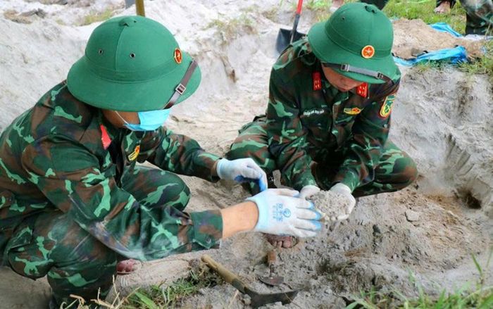 Trọng tâm của chiến dịch là đợt lấy mẫu sinh phẩm quy mô lớn chưa từng có tại 42 nghĩa trang liệt sĩ thuộc 21 xã, phường, hướng tới 7.283 phần mộ.