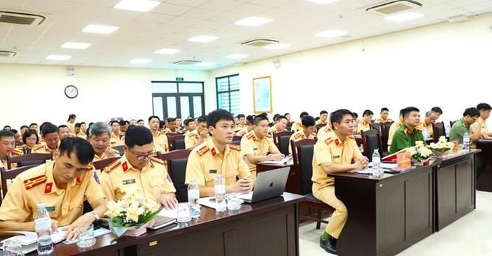 Phòng Cảnh sát giao thông (Công an tỉnh Ninh Bình) tổ chức hội nghị sơ kết công tác 6 tháng đầu năm, triển khai phương hướng, nhiệm vụ công tác trọng tâm 6 tháng cuối năm 2026.