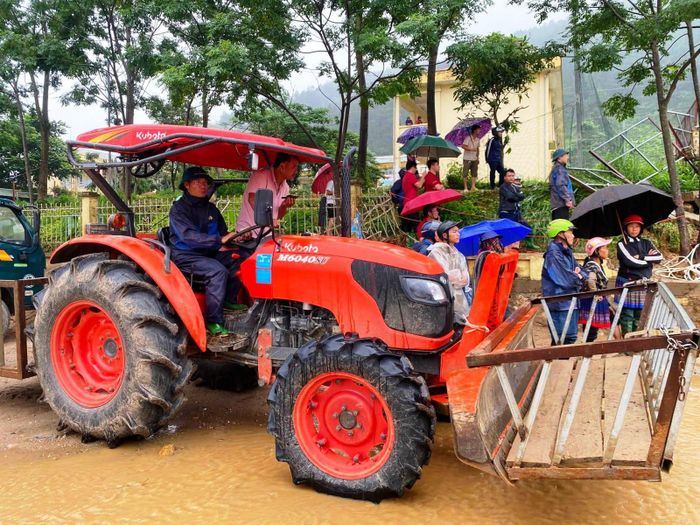 Anh Hoan mong muốn giúp đỡ được nhiều người dân sớm ổn định cuộc sống. Ảnh: M.T
