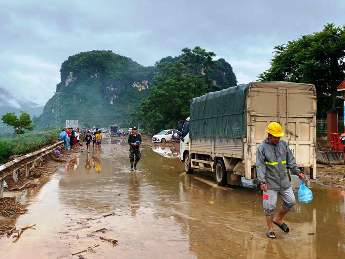 Hiện nay, QL 32 qua bản Chít đã thông xe trở lại. Ảnh: M.T