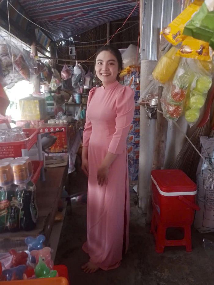 Ngân trước khi đi theo người thân rồi bất ngờ mất liên lạc với gia đình