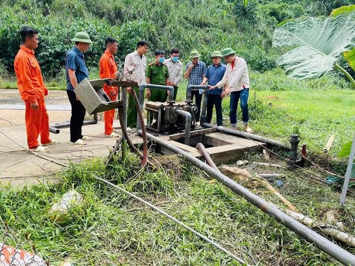 Các cơ quan chức năng kiểm tra khu vực xảy ra sự cố khiến 5 người thiệt mạng.