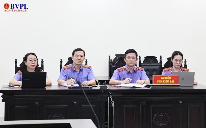 Các Kiểm sát viên đại diện VKSND TP Hà Nội tại phần tuyên án.