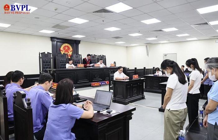 Quang cảnh HĐXX tuyên án.