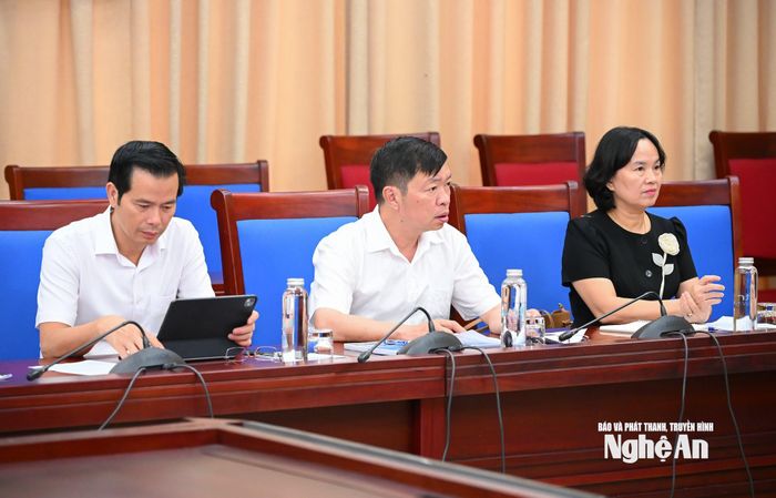 Lãnh đạo các sở, ngành tham dự cuộc họp: Ảnh: Thành Cường
