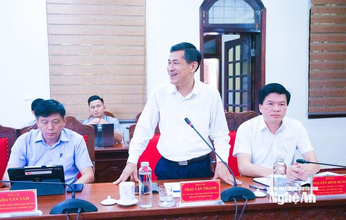 Phó Chủ tịch UBND tỉnh Thái Văn Thành phát biểu tại cuộc làm việc. Ảnh: Mai Hoa