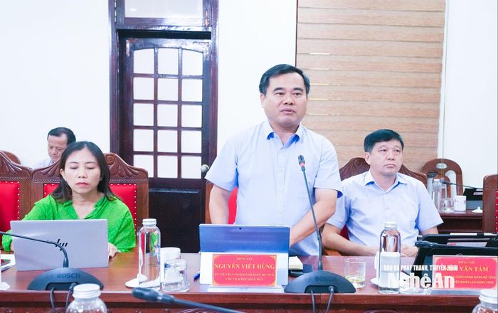 Phó Chủ tịch Ủy ban MTTQ tỉnh, Chủ tịch Hội Nông dân tỉnh Nguyễn Viết Hùng đề cập đến các phong trào hỗ trợ nông dân phát triển kinh tế. Ảnh: Mai Hoa