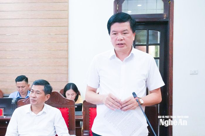 Đồng chí Nguyễn Đình Hùng - Ủy viên Ban Thường vụ Tỉnh ủy, Phó Chủ tịch Thường trực Ủy ban MTTQ Việt Nam tỉnh phát biểu tại cuộc làm việc. Ảnh: Mai Hoa