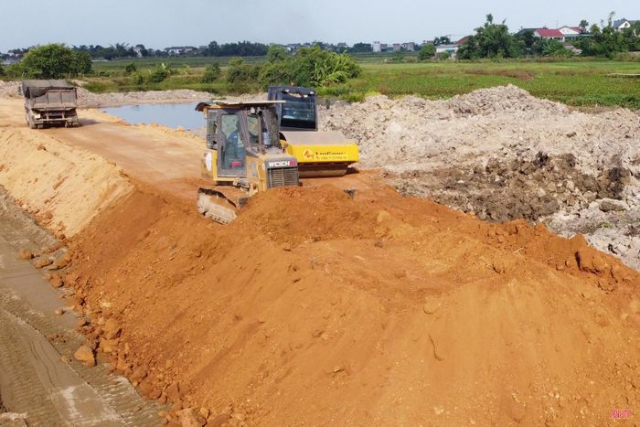 Dự án đường Xô Viết Nghệ Tĩnh kéo dài về phía Đông đang được đẩy nhanh tiến độ.