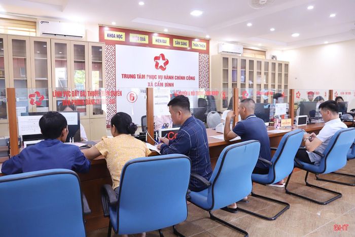 Trung tâm Phục vụ hành chính công xã Cẩm Bình đưa mức độ hài lòng của người dân đối với cán bộ vào đánh giá, xếp loại thi đua.