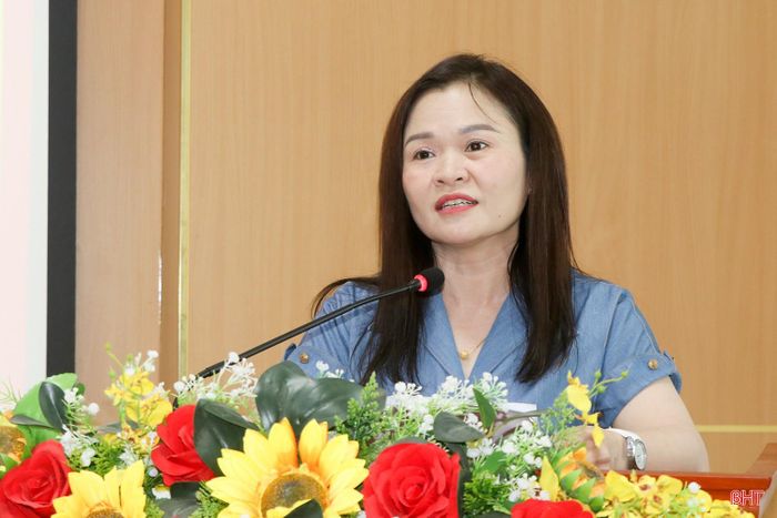 Cô Nguyễn Thị Hồng Hương - giáo viên Trường Tiểu học Bắc Hà đánh giá hiệu quả mô hình lớp học thông minh.