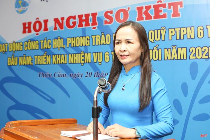 Chủ tịch Hội LHPN Hà Tĩnh Nguyễn Thị Lệ Hà phát biểu kết luận hội nghị.