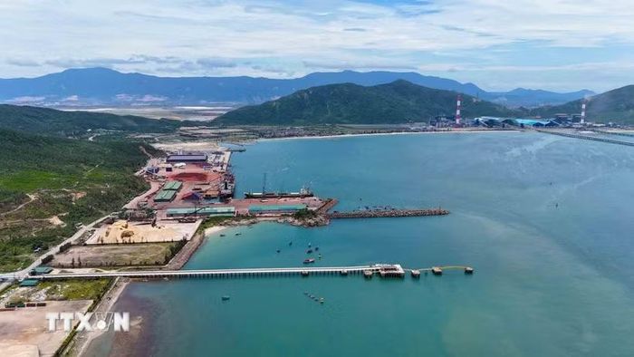 Lợi thế cảng nước sâu giúp Khu kinh tế Vũng Áng thu hút nhiều dự án công nghiệp và logistics quy mô lớn. (Ảnh: Hữu Quyết/TTXVN)