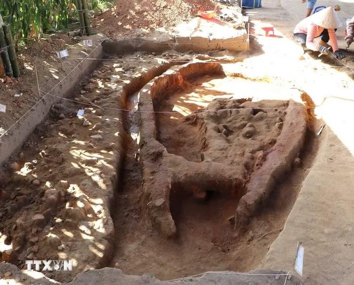 Lò nung mới được phát hiện tại vườn nhà ông Nguyễn Kiên, thôn Phú Bình, xã Tịnh Khê (Quảng Ngãi). (Ảnh: Đinh Hương/TTXVN)