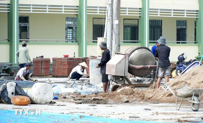 Trường Bán trú, Nội trú liên cấp Tiểu học - Trung học cơ sở Giang Thành, xã Giang Thành đang giai đoạn thi công hoàn thành. (Ảnh: Lê Huy Hải/TTXVN)