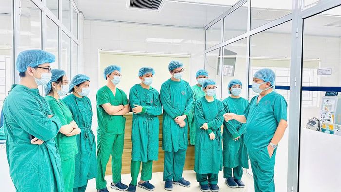Các bác sỹ Bệnh viện Phổi Trung ương đã triển khai chương trình đào tạo, chuyển giao kỹ thuật ghép phổi và chăm sóc, điều trị sau ghép cho các bệnh viện khác. (Ảnh: PV/Vietnam+)