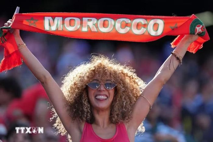 Cổ động viên Maroc cổ vũ đội nhà. (Ảnh: THX/TTXVN phát)