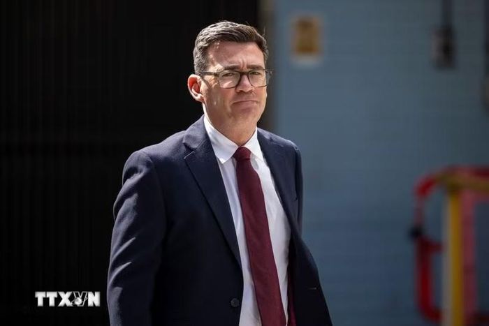 Ông Andy Burnham tới cuộc họp của Công đảng ở London, Anh ngày 17/7/2026. (Ảnh: THX/TTXVN phát)