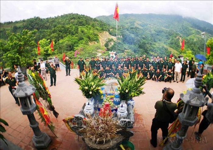 Đài hương tưởng niệm các anh hùng liệt sỹ tại điểm cao 468 nằm ở lưng chừng núi Nậm Ngặt, huyện Vị Xuyên (Hà Giang). Công trình trở thành địa chỉ lịch sử - văn hóa để tưởng nhớ, tri ân các Anh hùng liệt sĩ hi sinh vì sự nghiệp bảo vệ biên giới phía BắcTổ quốc; đồng thời giáo dục truyền thống yêu nước, lòng tự hào dân tộc cho thế hệ trẻ hôm nay. Ảnh: Thanh Tùng/TTXVN