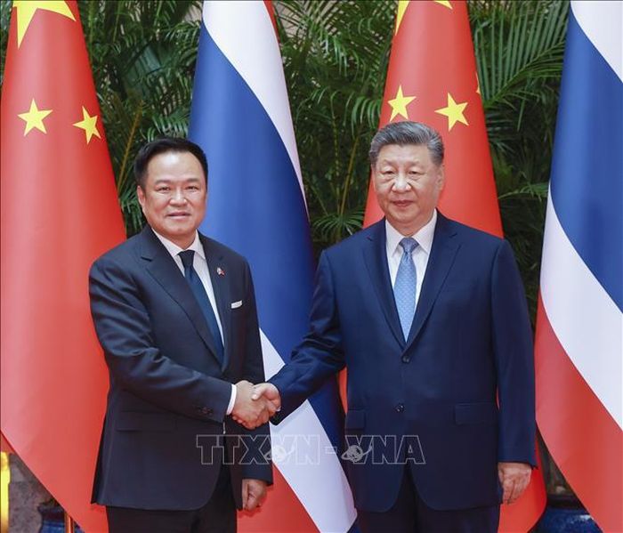Chủ tịch Trung Quốc Tập Cận Bình và Thủ tướng Thái Lan Anutin Charnvirakul tại cuộc gặp ở Thượng Hải ngày 17/7/2026. Ảnh: THX/TTXVN phát