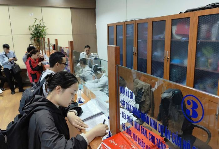 Các Chi nhánh Văn phòng Đăng ký đất đai tại Hà Nội đang tập trung nguồn lực làm sạch cơ sở dữ liệu đất đai.