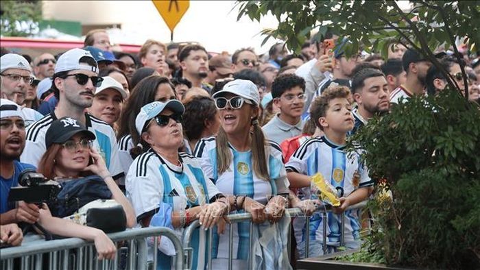 Cổ động viên Argentina cổ vũ đội nhà. Ảnh: Thanh Tuấn/Phóng viên TTXVN tại Mỹ