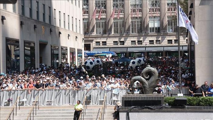 Hàng nghìn cổ động viên Tây Ban Nha đã có mặt tại Fanzone lớn nhất Manhattan (Mỹ) để cổ vũ cho đội nhà. Ảnh minh họa: Thanh Tuấn hóng viên TTXVN tại Mỹ