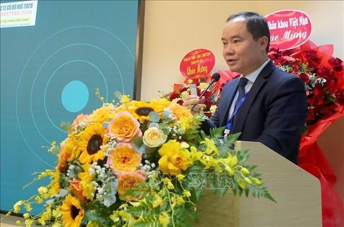 Đại biểu trình bày báo cáo tại hội thảo.