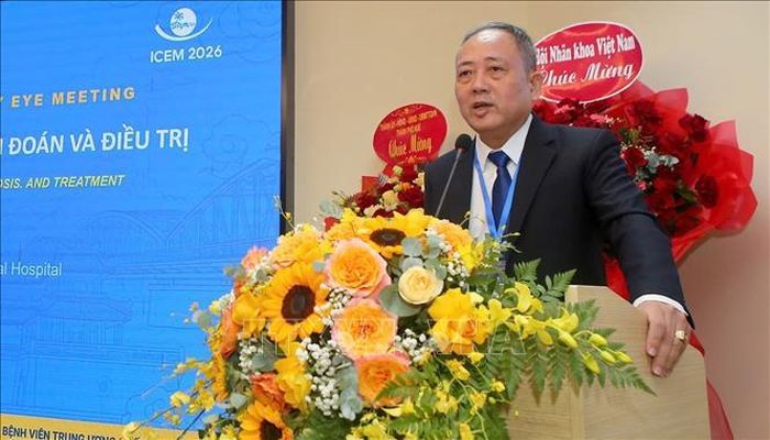 Đại biểu trình bày báo cáo tại hội thảo.