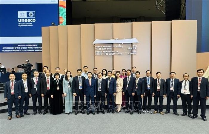 Đoàn Việt Nam tại Kỳ họp lần thứ 48 Ủy ban Di sản thế giới thuộc Tổ chức Giáo dục, khoa học và văn hóa Liên hợp quốc (UNESCO) tổ chức tại thành phố Busan.